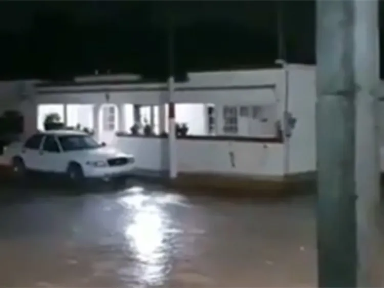 Suspenden clases y abren 6 refugios en BCS por lluvias