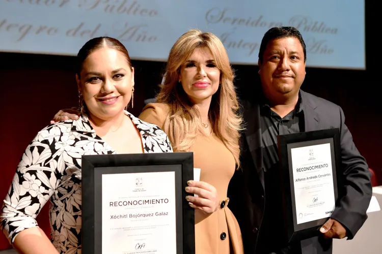 Reconoce Gobernadora a Funcionarios Integros