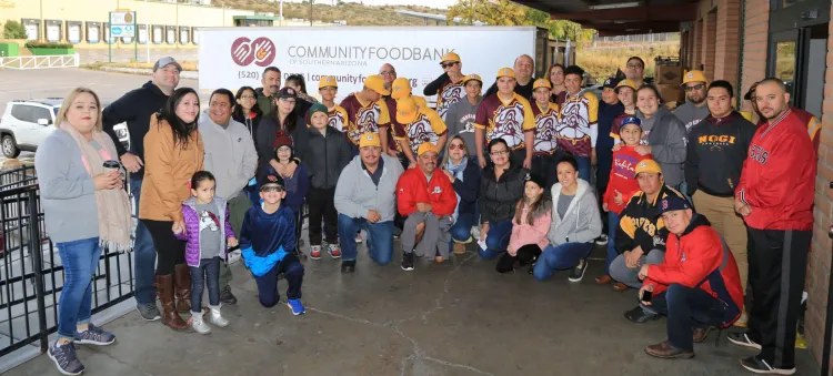 Reciben familias cena de Acción de Gracias