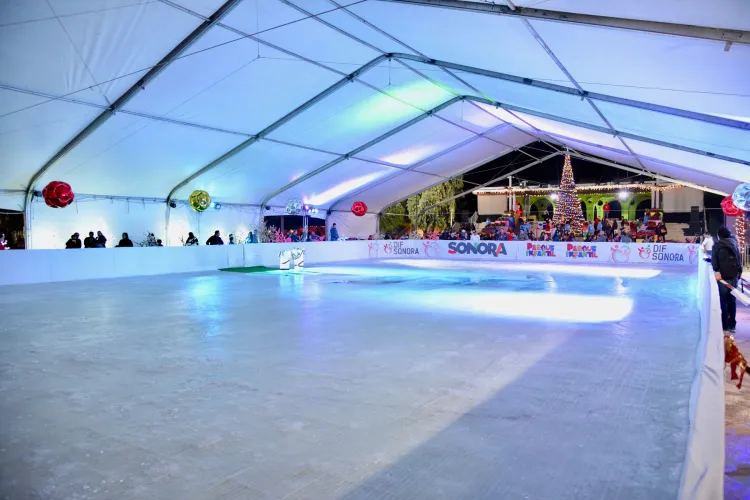 Inaugura pista de patinaje sobre hielo