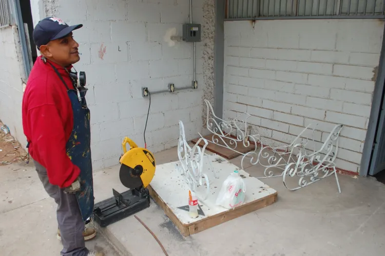 Reciben capacitación en herrería