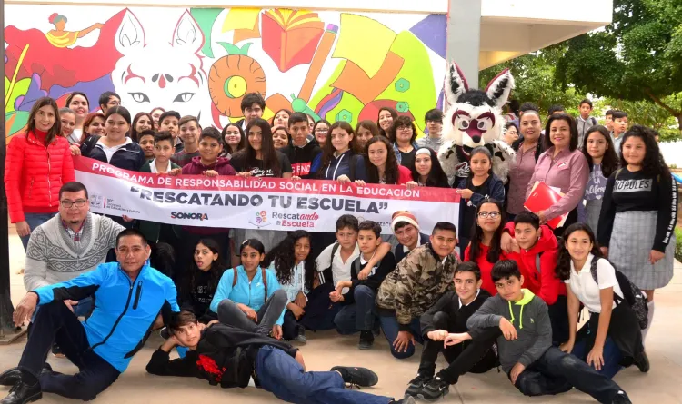 Inauguran mural creado por alumnos