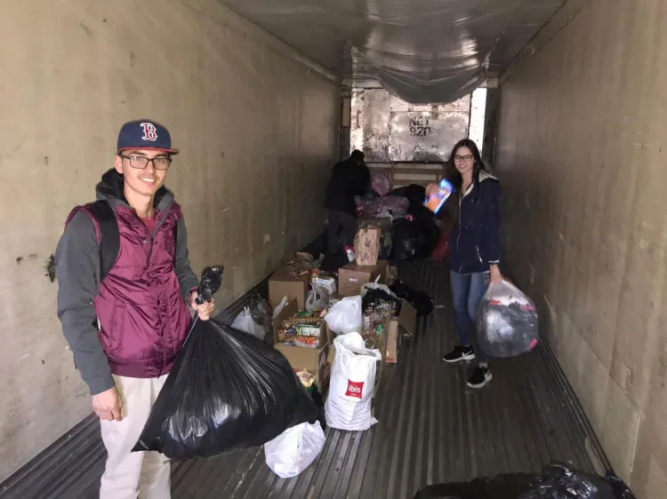 Entregan apoyo para migrantes