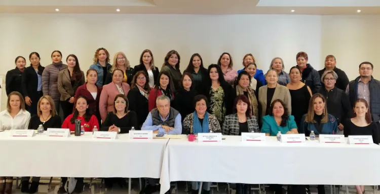 Fortalecen trabajo a favor de las mujeres