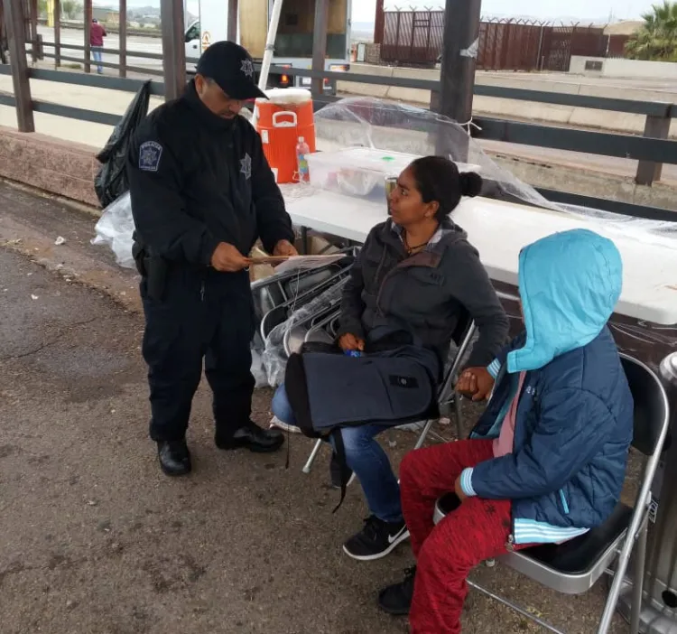 Mantienen orden por solicitantes de asilo