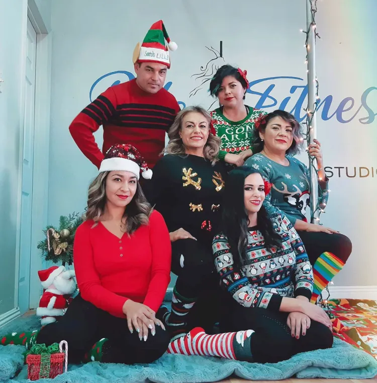 Disfrutan de sesión y posada navideña