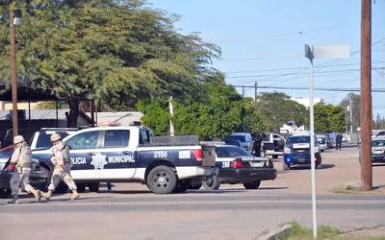 Enfrentamiento entre policías y delincuentes