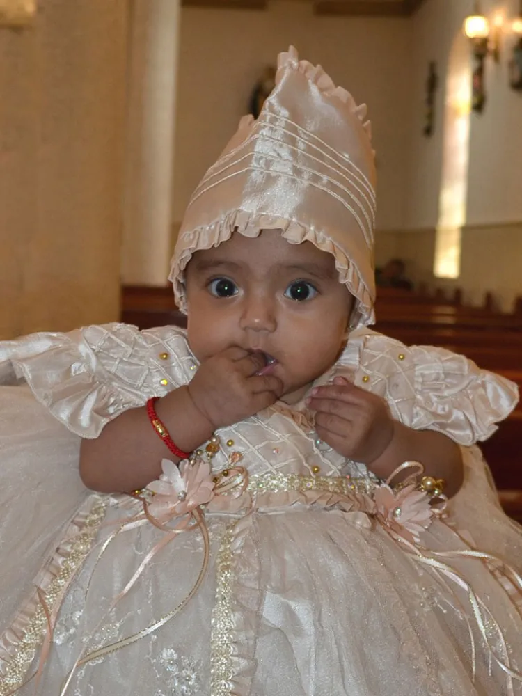 Sofía Isabella, recibe primer sacramento