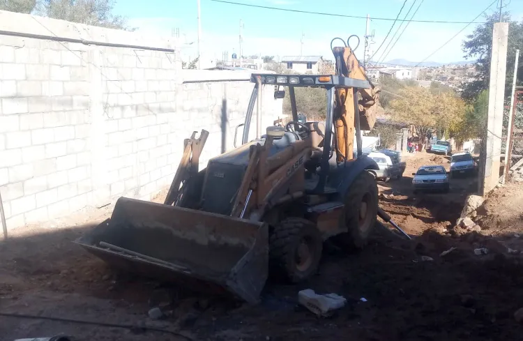 Avanza introducción de drenaje en la Colosio