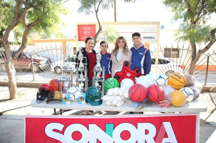 Beneficia Gobernadora Pavlovich con becas y proyectos productivos a población del Río Sonora