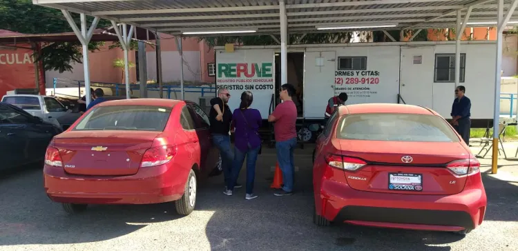 Acuden sonorenses a registrar sus autos