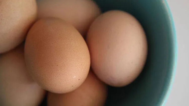 Retiran huevo del mercado por virus