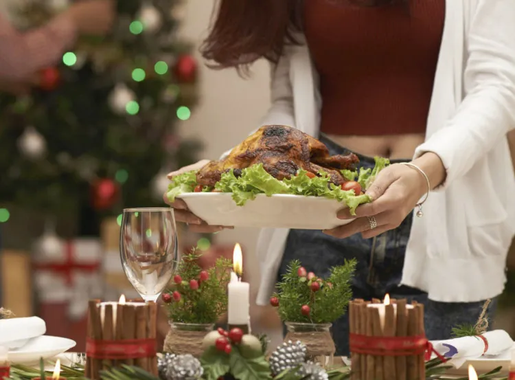 Recomiendan comer con moderación en celebraciones