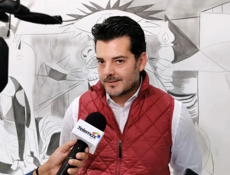 Cumple Alcalde a trabajadores