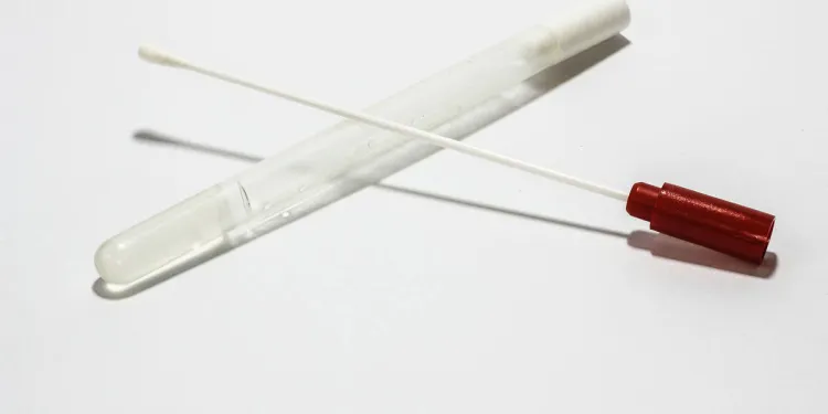 Toman muestra de ADN a detenidos