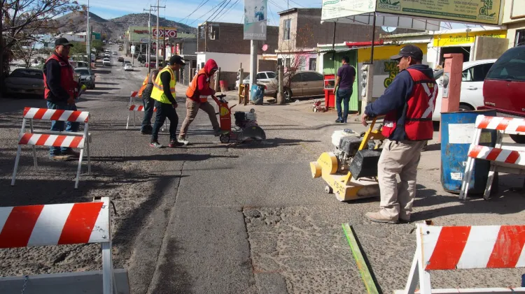 Atacan baches en la ciudad