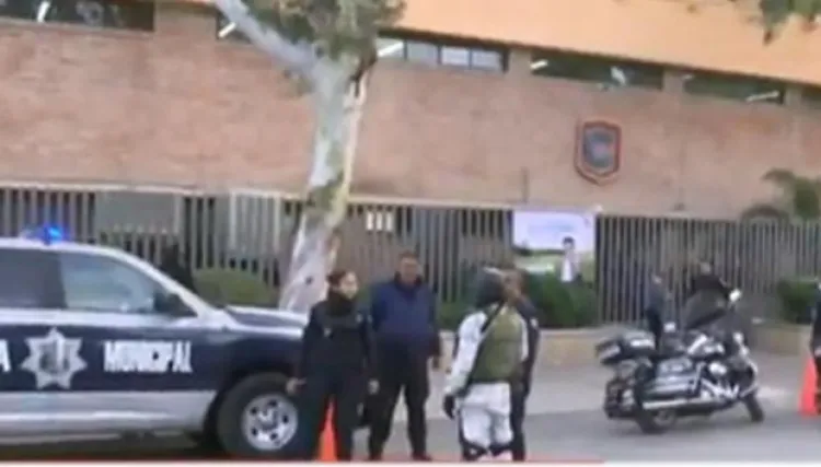 Hiere a 5 compañeros y mata su maestra para después suicidarse en Torreón