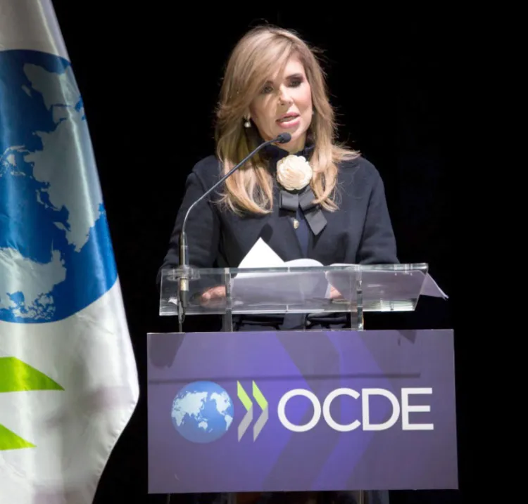 Gobernadora Pavlovich recibe resultado de estudio de OCDE