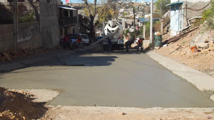 Avanzan obras de pavimentación