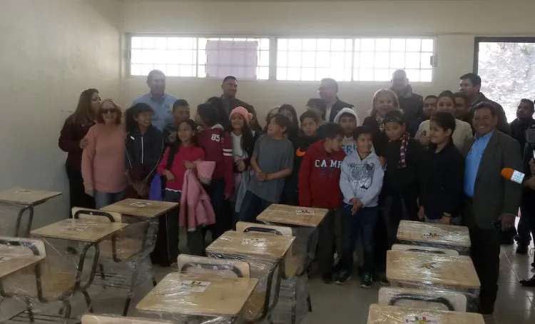 Entrega Club Rotarios mesabancos