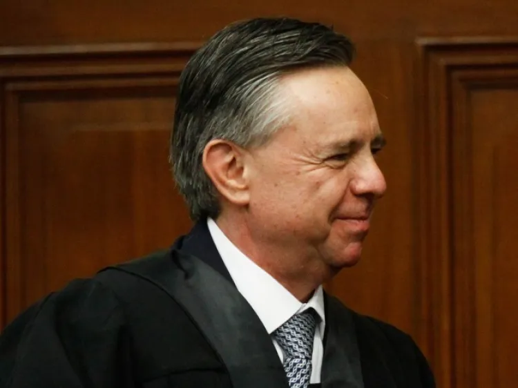 Difunden carta de renuncia de Eduardo Medina Mora