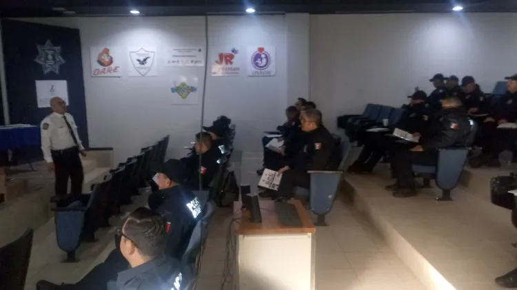 Continúan con la capacitación a policías