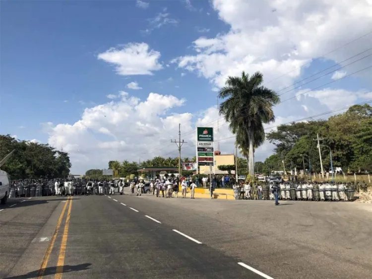 Guardia Nacional ‘choca’ con caravana migrante en Chiapas