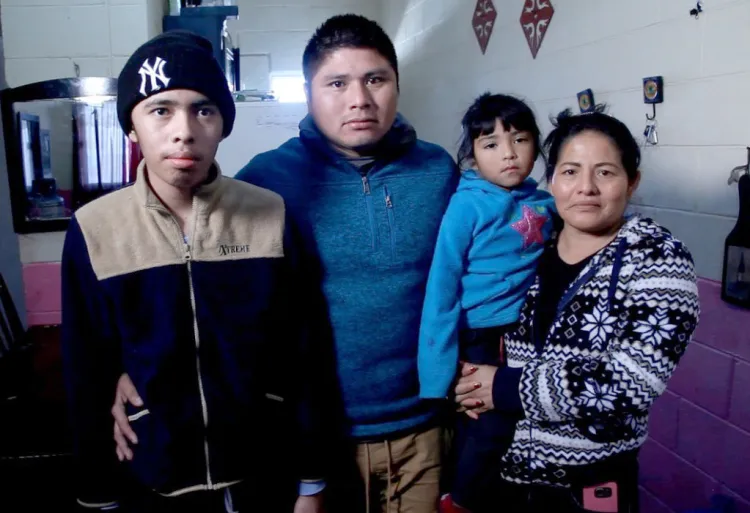 Agradece madre nogalense atención a su hijo en el HIES