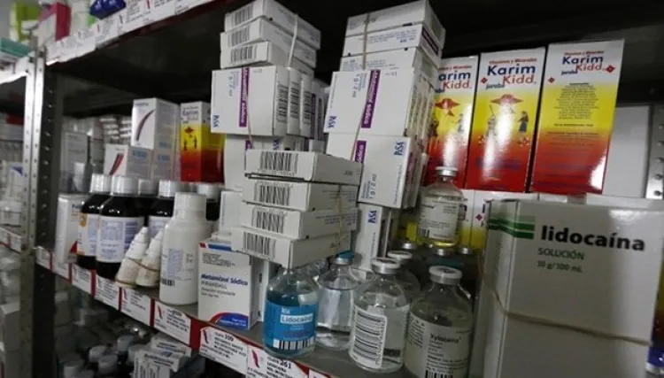 Se disparan precios de medicamentos ante desabasto en sector salud