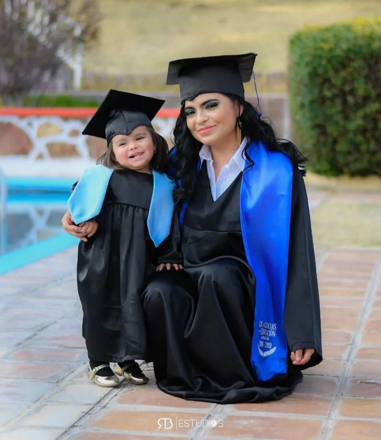 Daniela concluye licenciatura