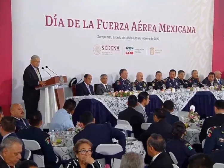 Encabeza López Obrador Día de la Fuerza Aérea Mexicana