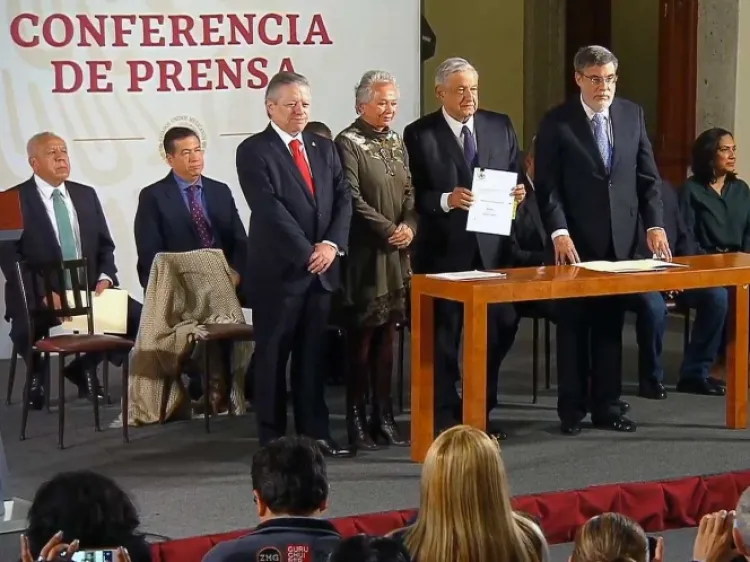 Adopta López Obrador reforma judicial planteada por la SCJN