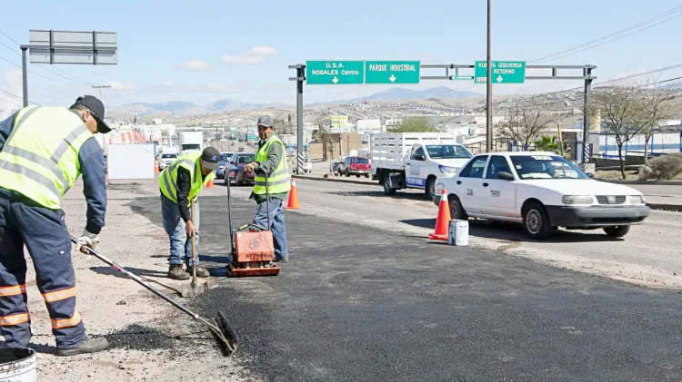Avanzan campaña de bacheo en Nogales