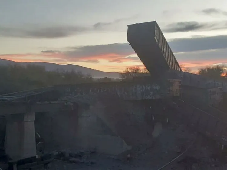 Investigan descarrilamiento del tren