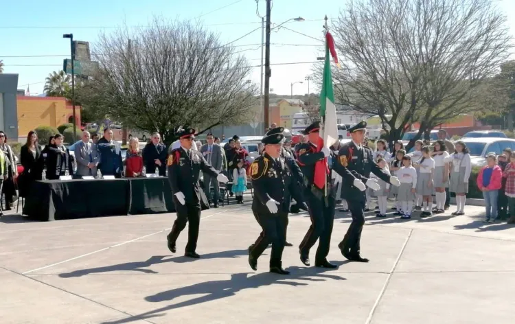 Celebra Consulado Lábaro Patrio