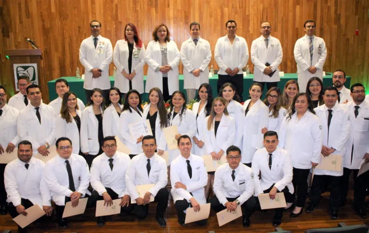 Gradúan especialistas del IMSS en el Estado
