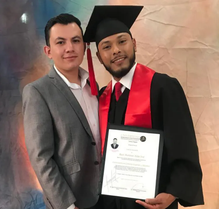 Adán Ruiz concluye Licenciatura