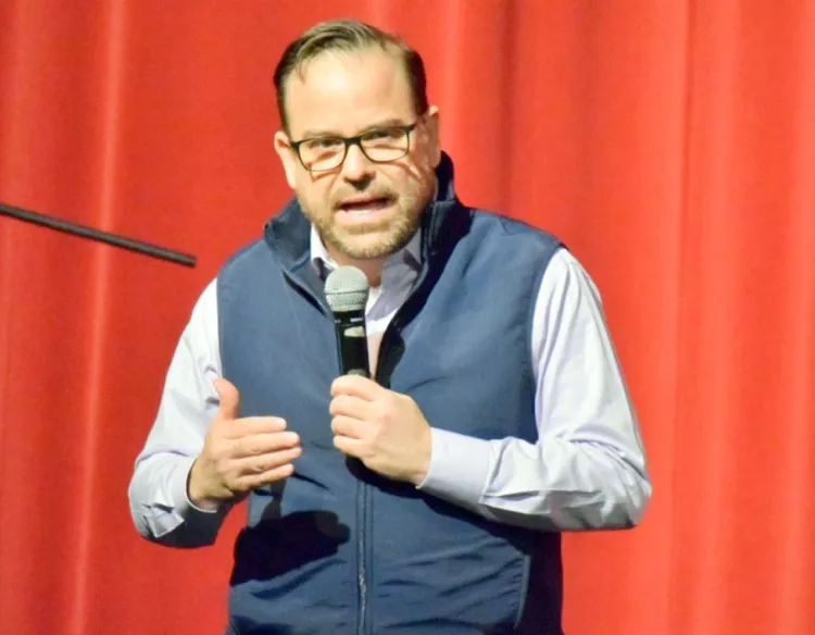 Presentan internos de Itama una obra