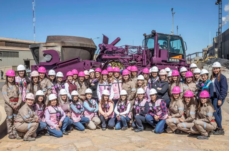 Reconoce Gobernadora a las mujeres