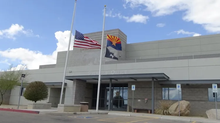 Acusan a mujer por lavado de dinero