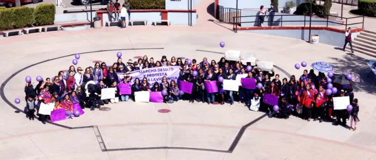Realizan marcha contra la violencia hacia mujeres y niñas
