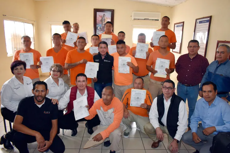  Becará Icatson a exconvictos