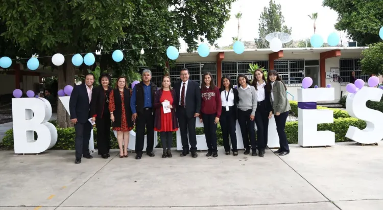 Celebran Aniversario de la Escuela Normal