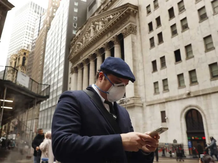 Tras 'emergencia nacional en EU', sube Wall Street