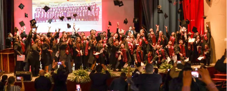 Gradúan de Preparatoria Municipal