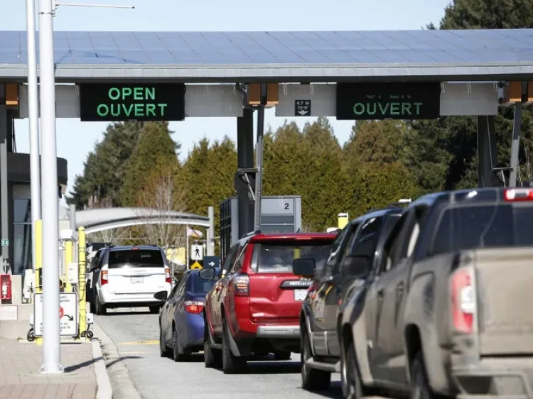 Anuncia Trump cierre de frontera con Canadá por coronavirus