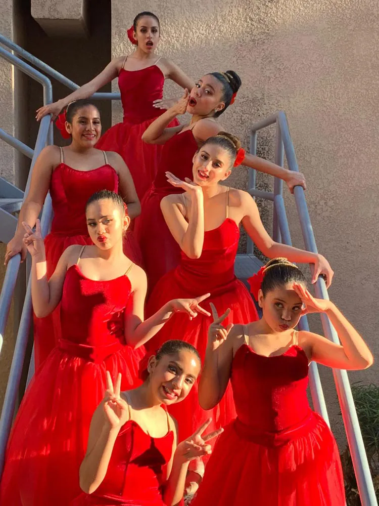 Nogalenses ponen en alto la ciudad