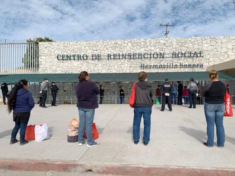 Visitan en orden a personas en prisión