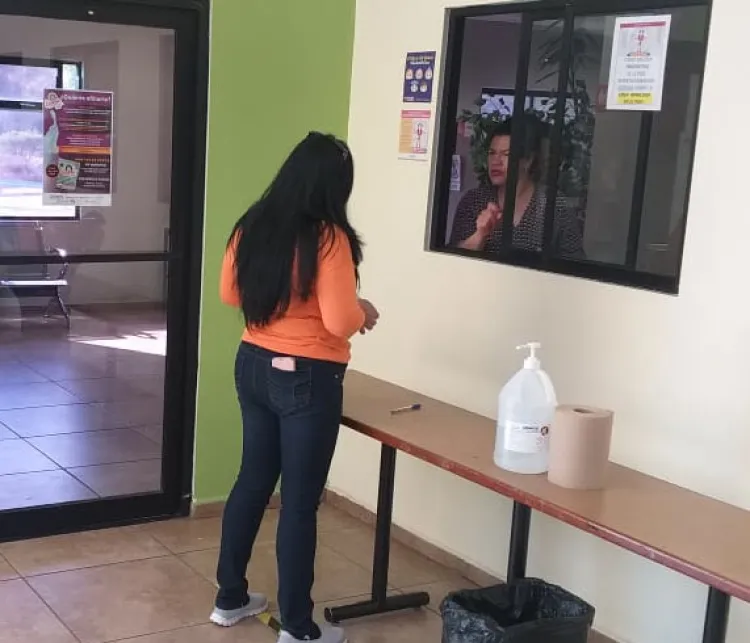 Entrega DIF-Municipal becas a discapacitados