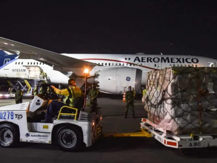 Llegan casi dos millones de cubrebocas desde China